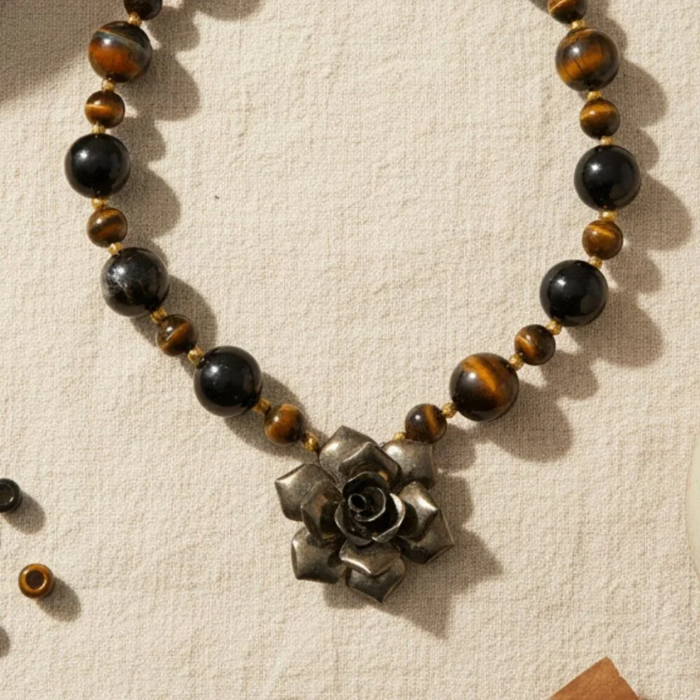 🖤 Patina Metal Flower Pendant & Black Gemstone Necklace - High Quality Piece